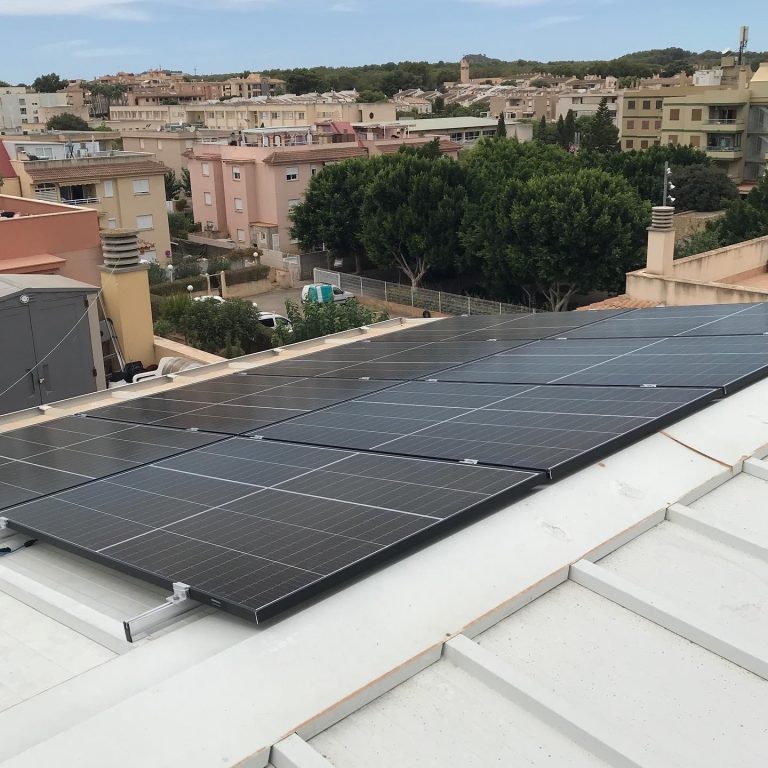 PLACAS SOLARES EN PANEL SANDWICH