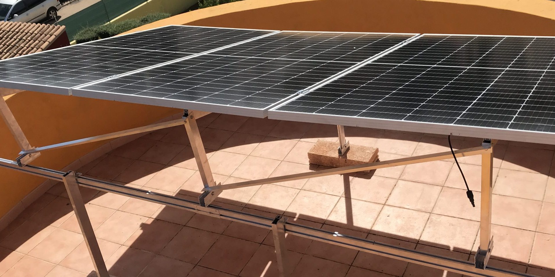 Aumento de placas solares y baterías Aumento de placas solares y baterías