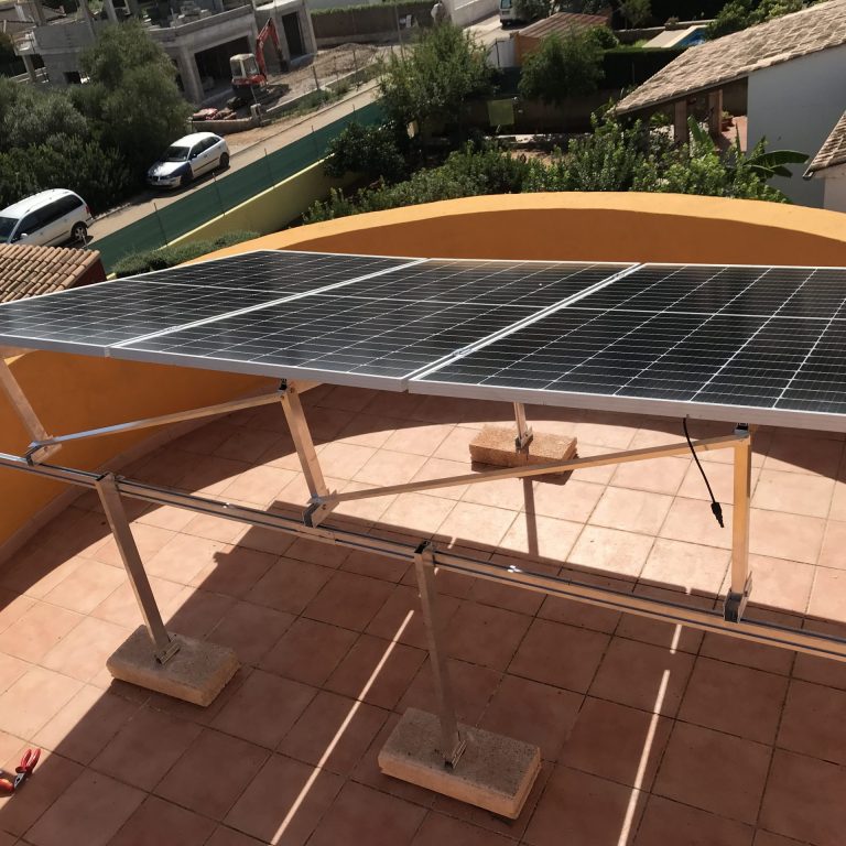 Aumento de placas solares y baterías