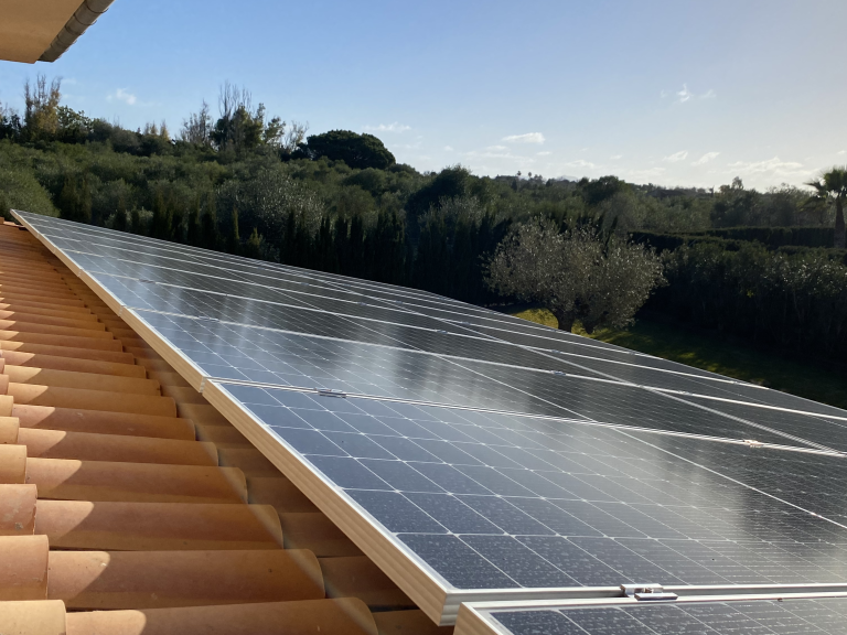 AUTOCONSUMO SOLAR DE 22KW CON ACUMULACIÓN