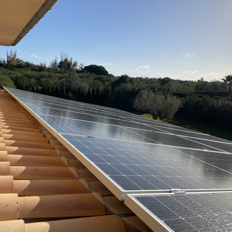 AUTOCONSUMO SOLAR DE 22KW CON ACUMULACIÓN